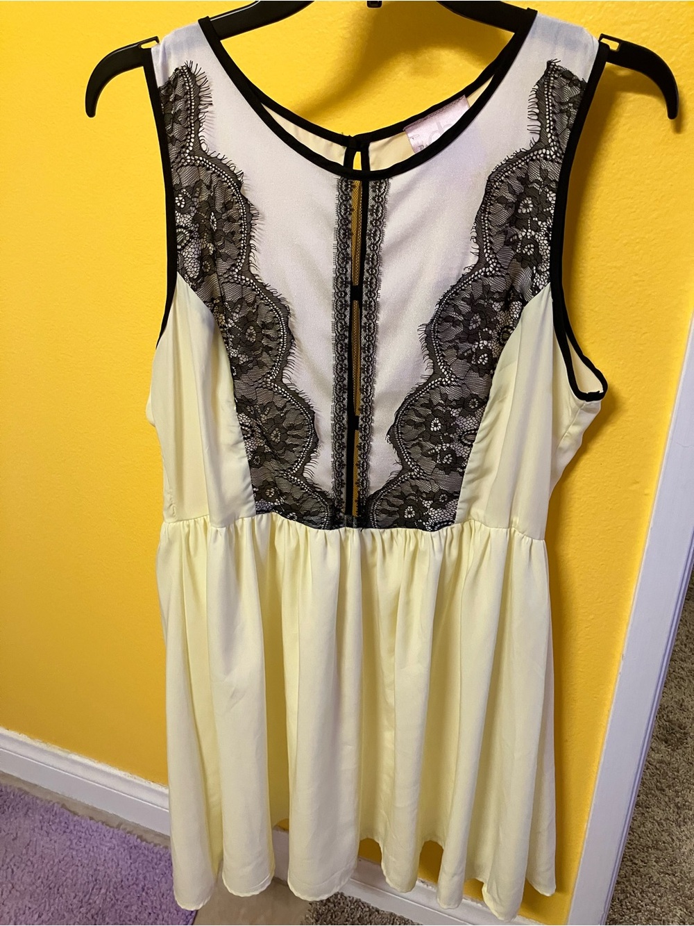 Romeo & Juliet Couture Cream and Black Lace Chemise- Never Been Worn.